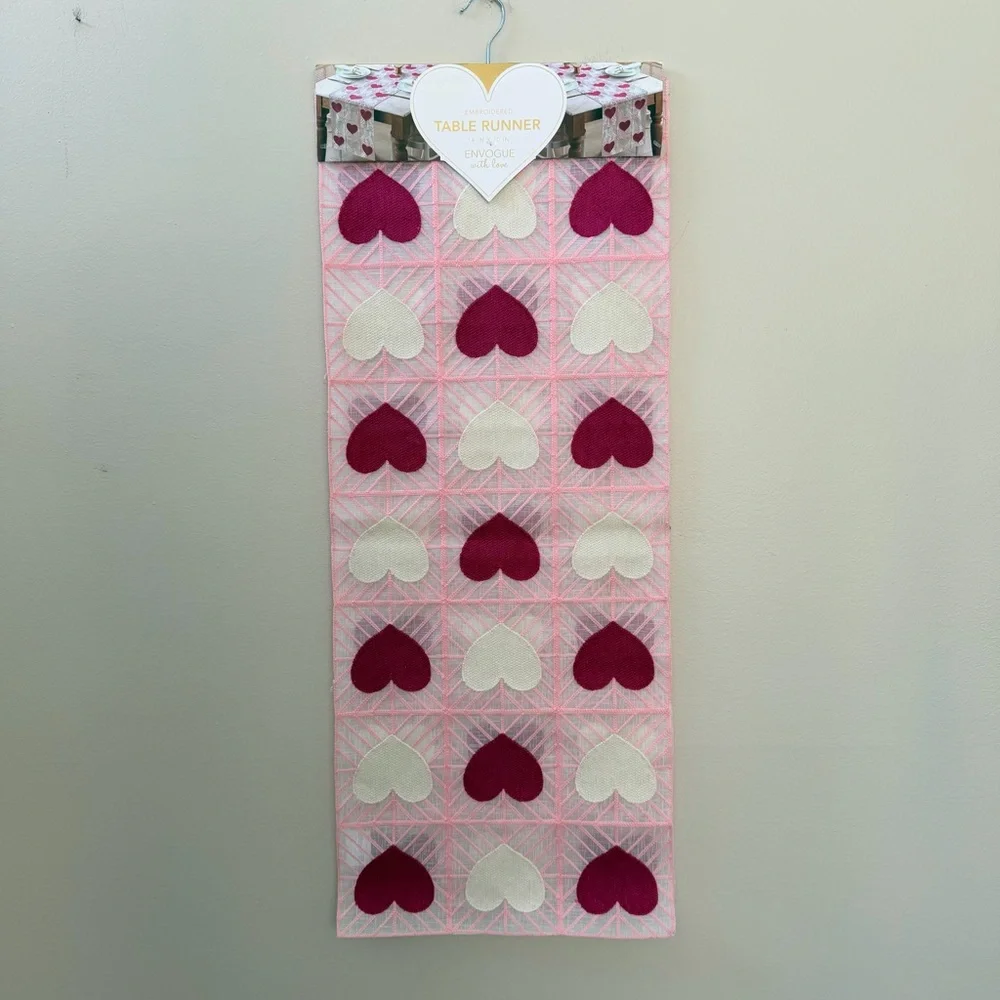 Envogue Pink and Cream Heart Table Runner